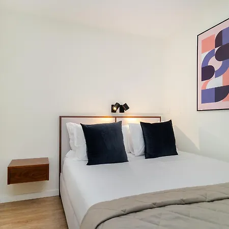 Whome Explore From A Cozy Base In Alfama