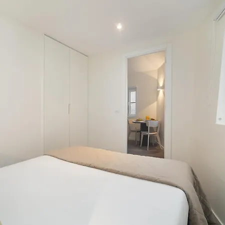 Whome Explore From A Cozy Base In Alfama Daire