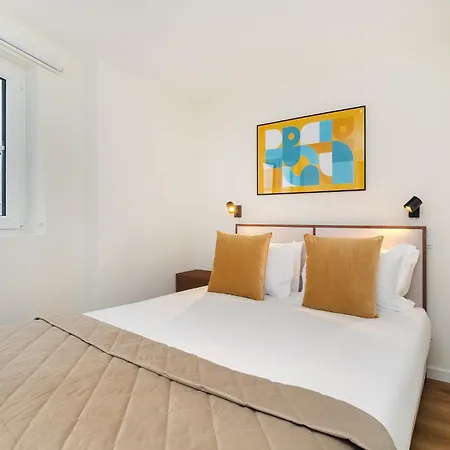 Whome Explore From A Cozy Base In Alfama Apartamento