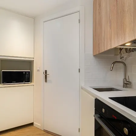 Whome Explore From A Cozy Base In Alfama Lisboa