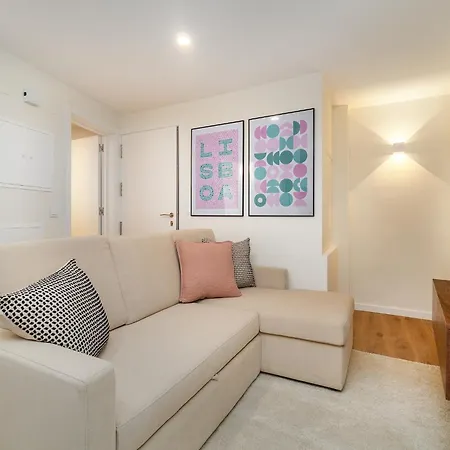 Whome Explore From A Cozy Base In Alfama * Лісабон